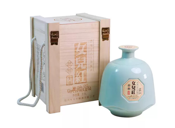 东莞回收绍兴女儿红黄酒醇酿花雕酒木质礼盒2.5L坛装黄酒行情价格